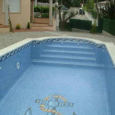 House With Pool And Private Garden