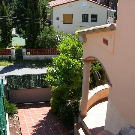 House With Pool And Private Garden