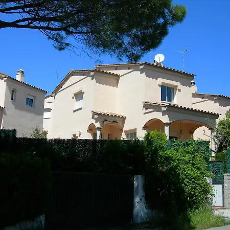 House With Pool And Private Garden