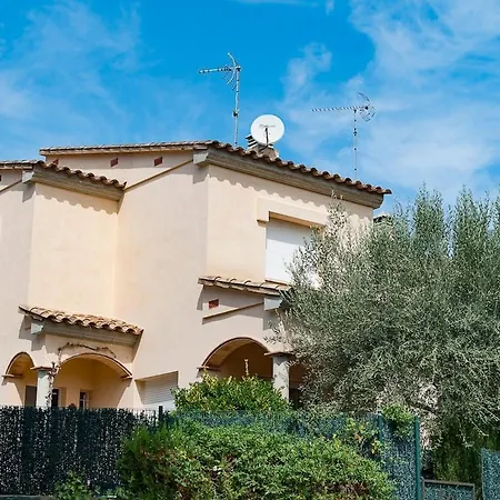 House With Pool And Private Garden Holiday home *