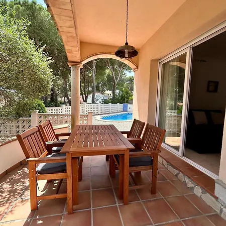 House With Pool And Private Garden Holiday home