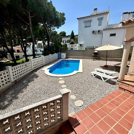 House With Pool And Private Garden *
