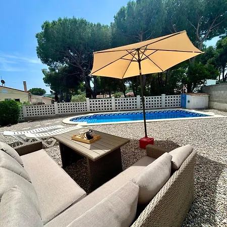 House With Pool And Private Garden Holiday home